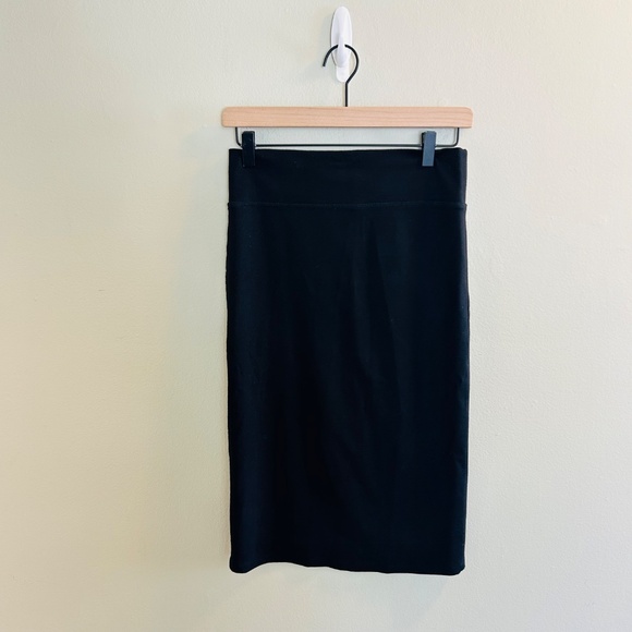 Bobeau Black Pencil Skirt Size Medium Slit Midi Stretch Solid Stretchy Work Job - Picture 8 of 8